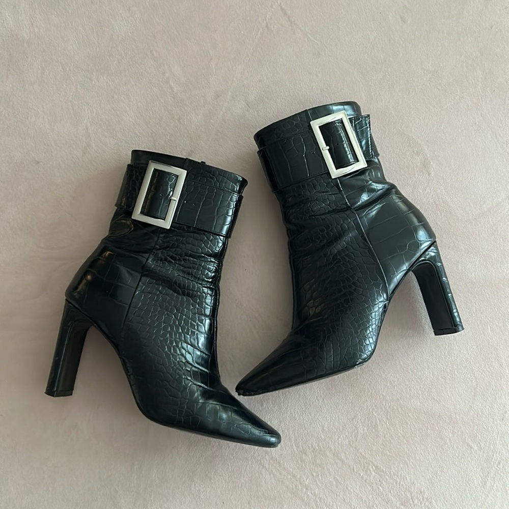 Black Zip Up Ankle Boot Heels Size 6